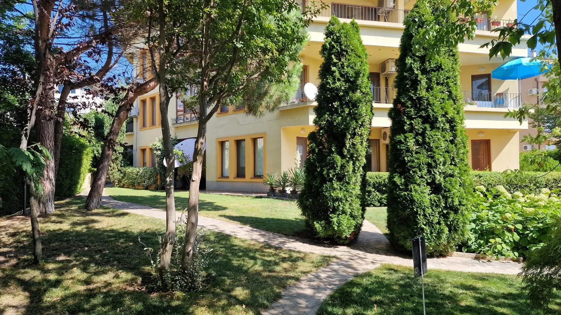 Luxury Apartment With Swimming Pool , Lovely Garden , Bbq Place Varna